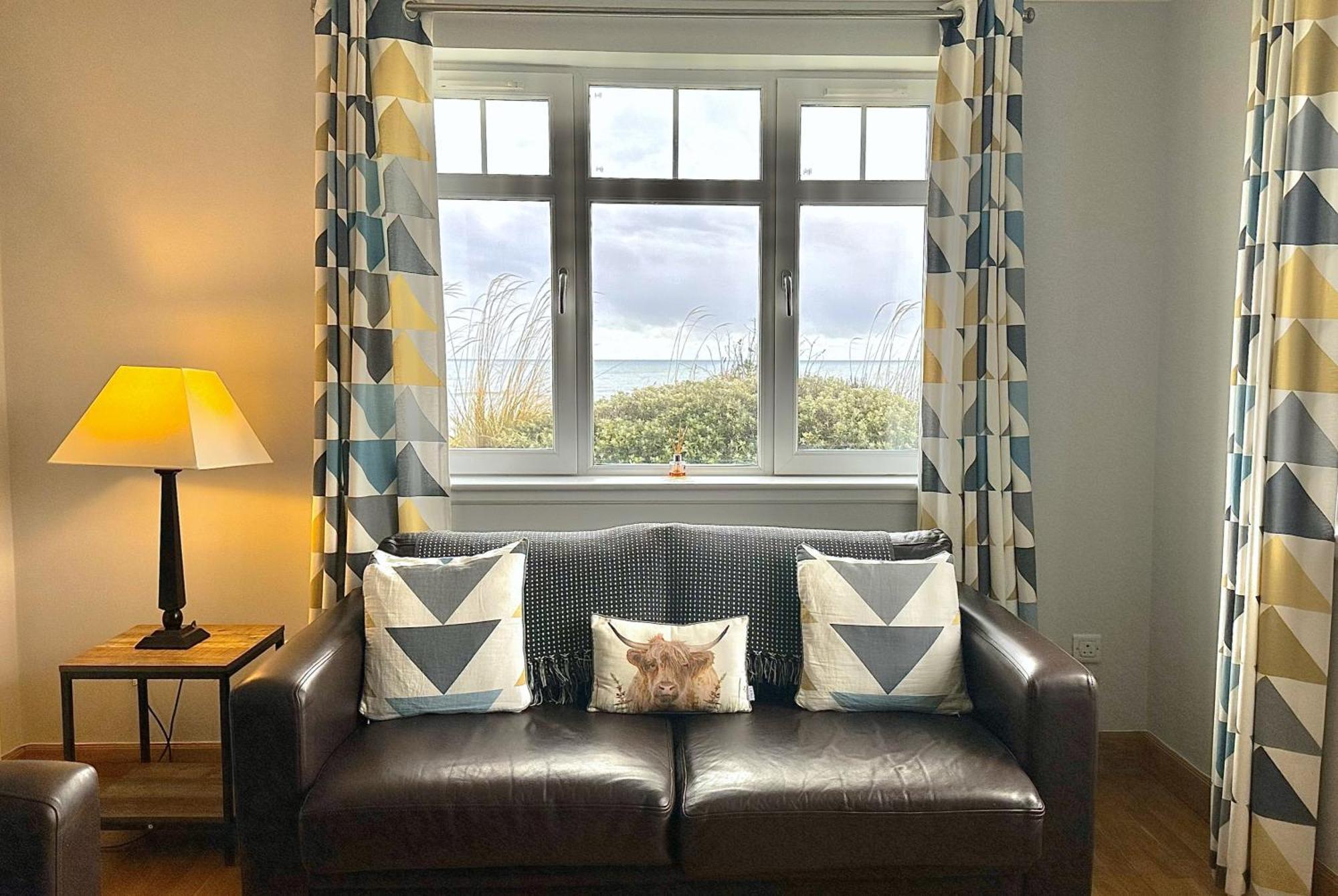 No2 The Links Apartment, * Brora